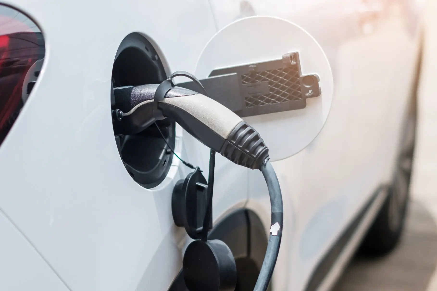 Infineon and Visteon cooperate in the development of advanced power conversion systems for electric vehicles